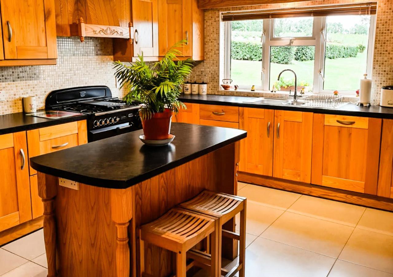 Moat Holiday Rental Lisnaskea Eksteriør bilde